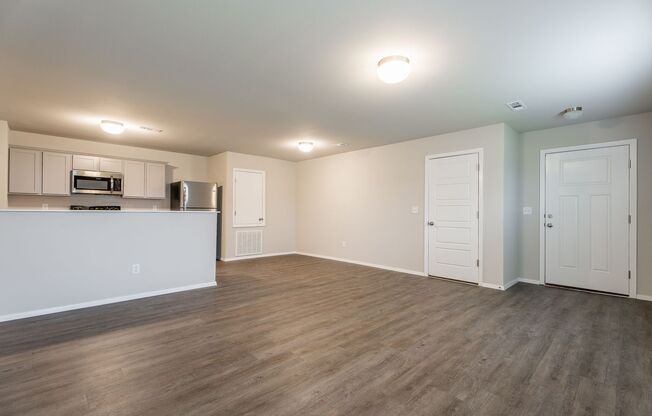 3-bedroom 2 bath Duplex in Lincoln!! Newly Fenced Yard!