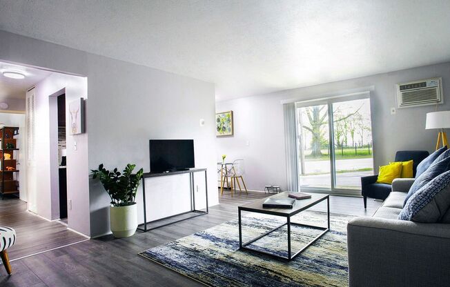 1 bed, 1 bath, 650 sqft, $999, Unit 212-R