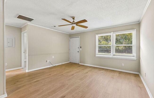 2 beds, 1 bath, 725 sqft, $1,250, Unit 90-3