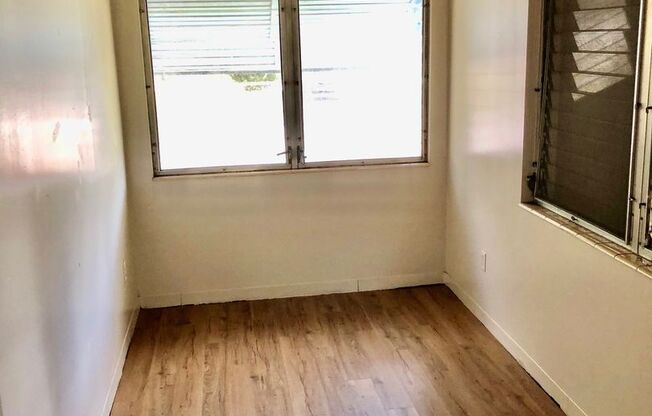 Beautiful 5BR/1BA Zephyrhills Home w/Brand NEW FLOORING! Fenced Yard NO APP FEE!