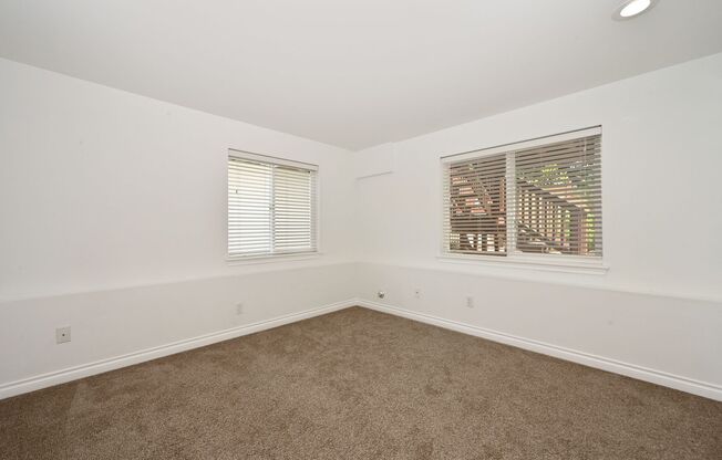 3-Story Greenlake Home - Private Yard and Deck, In-Unit Washer/Dryer