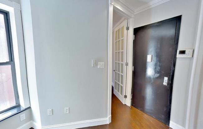 3 W 103 ST