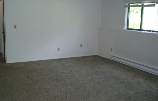 2 beds, 1 bath, $1,500, Unit 412B