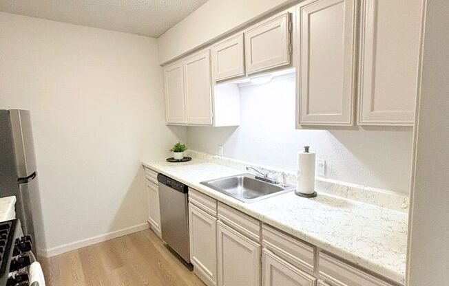 1 bed, 1 bath, 616 sqft, $850, Unit 52