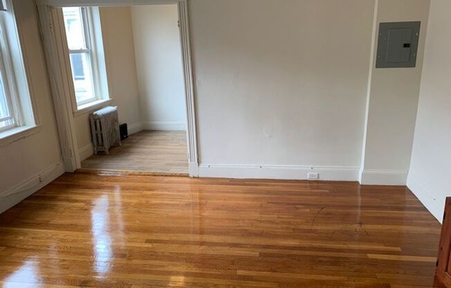 9/1 No Fee! Spacious, modern 1BR in Fenway elevator building