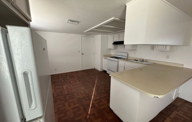 2 beds, 1 bath, 863 sqft, $875, Unit D