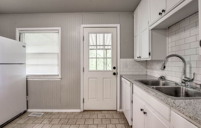 3 Bedroom 1 Bath Home in Shawnee!