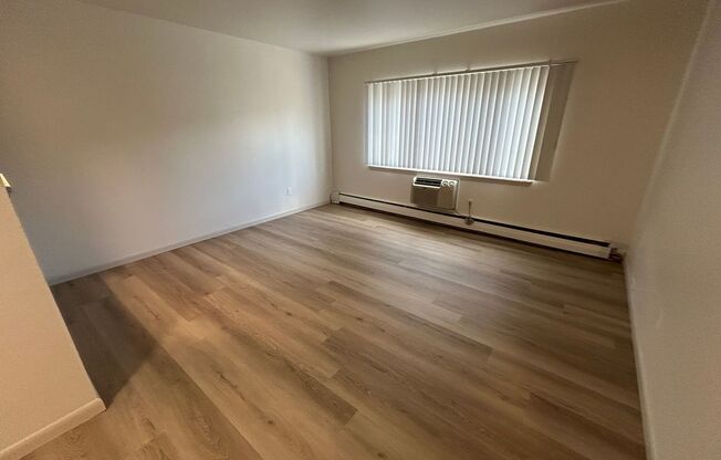 1 bed, 1 bath, $995, Unit 250