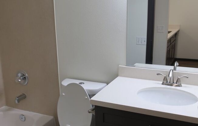 1 bed, 1 bath, 586 sqft, $1,800, Unit 208