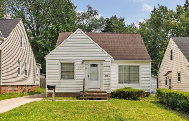 3 Bedroom/1 bath Single House Maple Hts!!