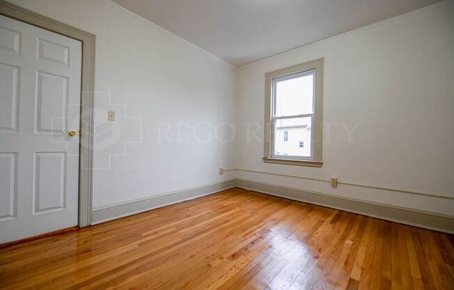 1 bed, 1 bath, $1,300, Unit B3