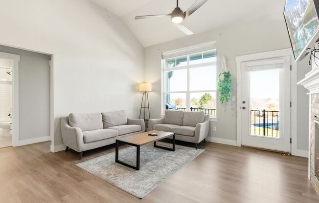 3 beds, 2 baths, $1,995, Unit APARTMENT 307