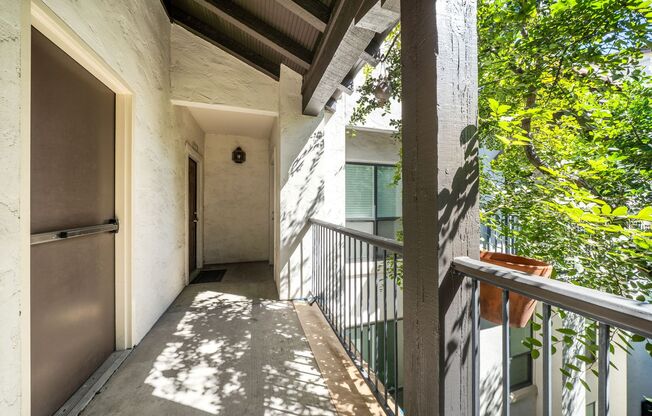 Downtown Luxury Condo with Rooftop Views - Realtor Commission: $1000