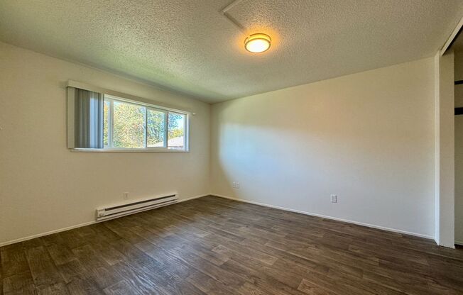 2 beds, 1 bath, 850 sqft, $1,425, Unit 15