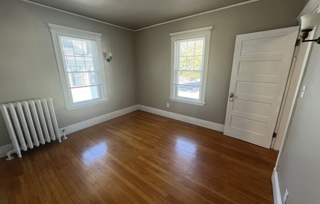 3 beds, 1 bath, 1,300 sqft, $3,200, Unit 2