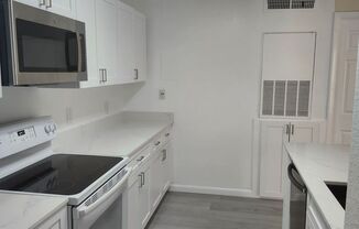 1 bed, 1 bath, $1,300, Unit Regency Gardens