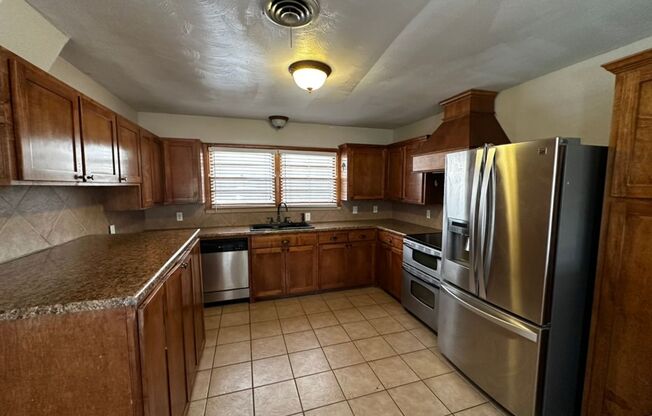 3 beds, 2 baths, $1,600