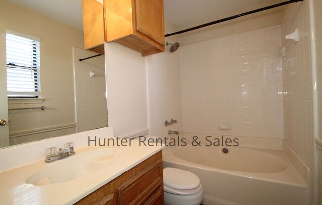 3 beds, 2 baths, $1,275