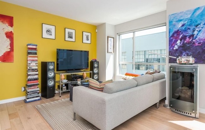EPIC REA /AZARI PM; Beautiful large, corner, 1 Bedroom 1Bathroom condominium in central SOMA
