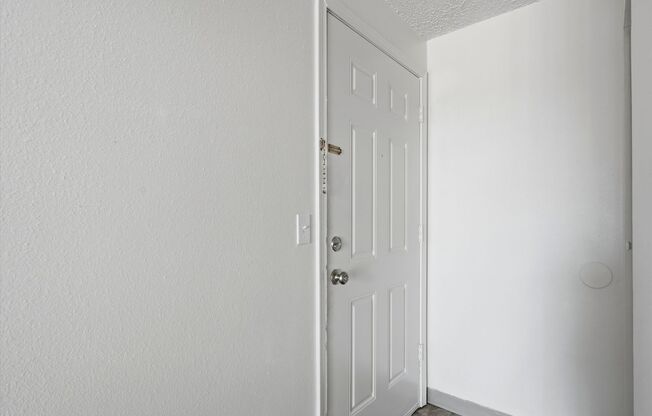 1 bed, 1 bath, 700 sqft, $1,175, Unit 30