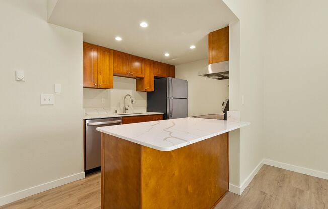 1 bed, 1 bath, 570 sqft, $2,350, Unit 42