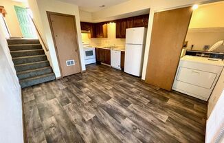 3 Bedroom Townhouse with New Flooring!