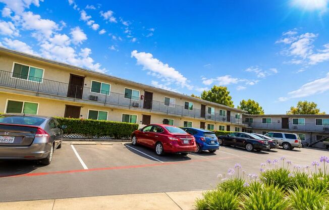 2 beds, 1 bath, 780 sqft, $2,295, Unit 667-O
