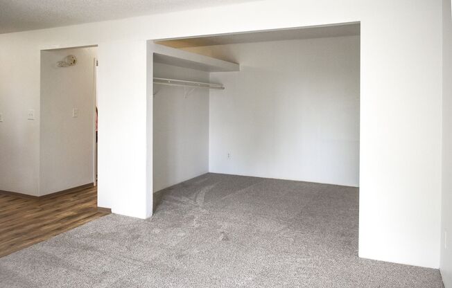 Studio, 1 bath, 474 sqft, $945, Unit 27