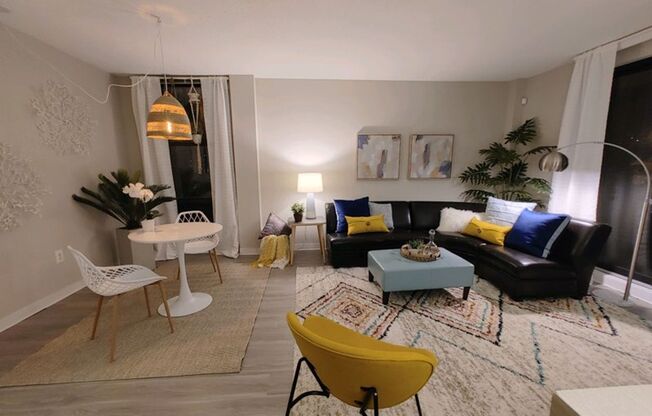 2 beds, 1 bath, 872 sqft, $1,235, Unit N-5E
