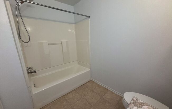 2 beds, 2 baths, $1,400