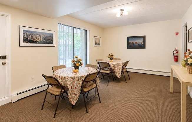 2 beds, 2 baths, 976 sqft, $3,400, Unit 102