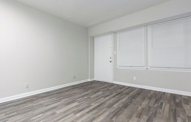 2 beds, 2 baths, $895, Unit 309