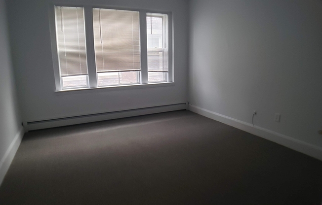 4 beds, 1 bath, 1,100 sqft, $3,800, Unit 3