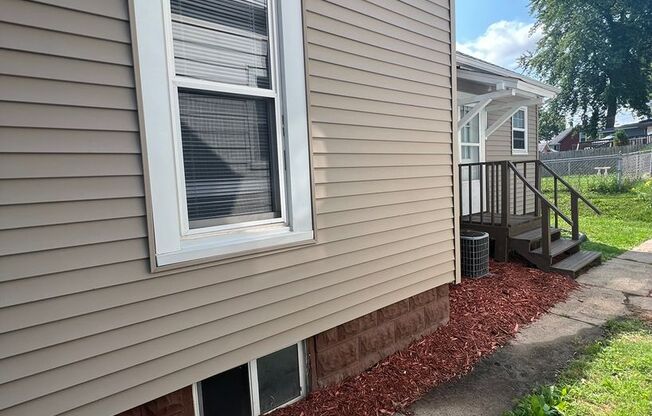 3 beds, 1 bath, $1,350