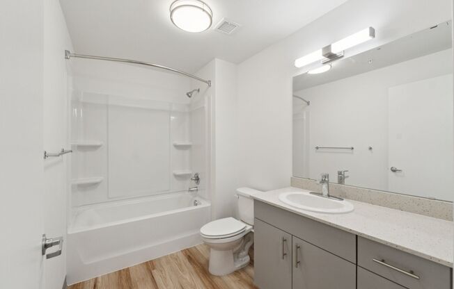 2 beds, 1 bath, 913 sqft, $2,595, Unit 136