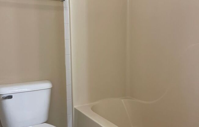 2 beds, 2 baths, 1,100 sqft, $875, Unit C7