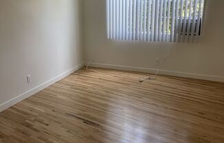 1845 1/2 S S BEVERLY GLN BLVD