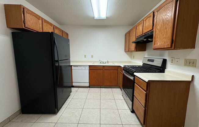 3 beds, 2 baths, 1,107 sqft, $1,375, Unit B