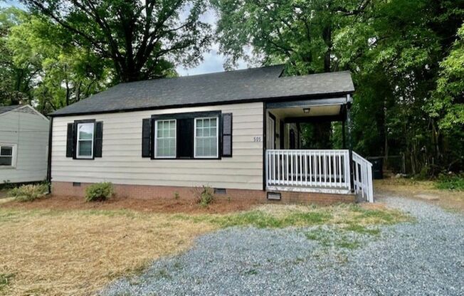 Ranch style 2 bedroom 1 bath home . Located near N. Graham St close to I-77