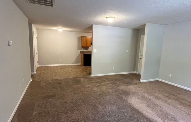 3 beds, 2 baths, 1,200 sqft, $1,000, Unit 343E