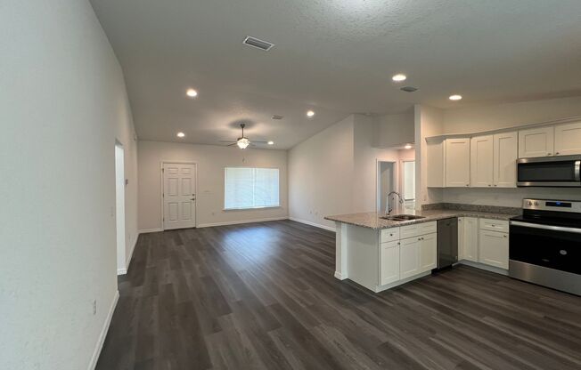 Discover Modern Comfort: Your New Home at 3BD/2BA- 52 Maple Drive Way!