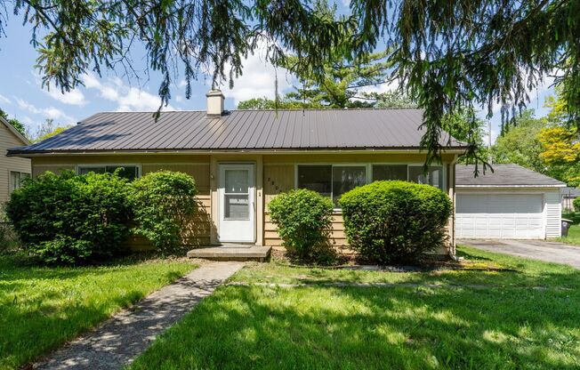 NEW LISTING! 3 BEDROOM HOUSE!