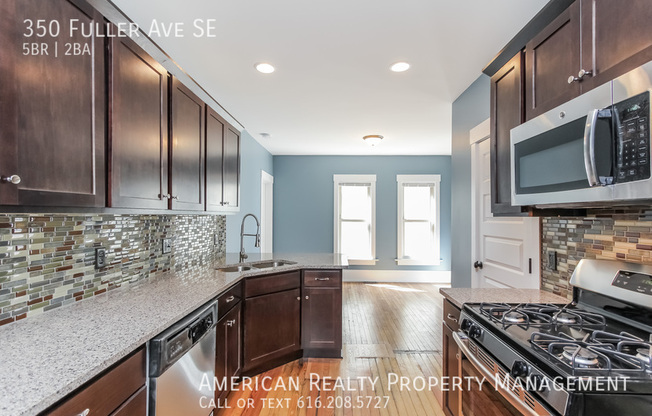 350 FULLER AVE SE