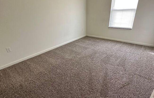 2 beds, 1 bath, $850, Unit 201 S Illinois St #10