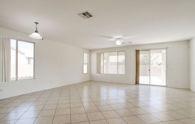 Great 4 Bedroom Family home 1 level available in Glendale June 1st!!!  New carpet being installed before move in!!!  Great Floor plan!!!