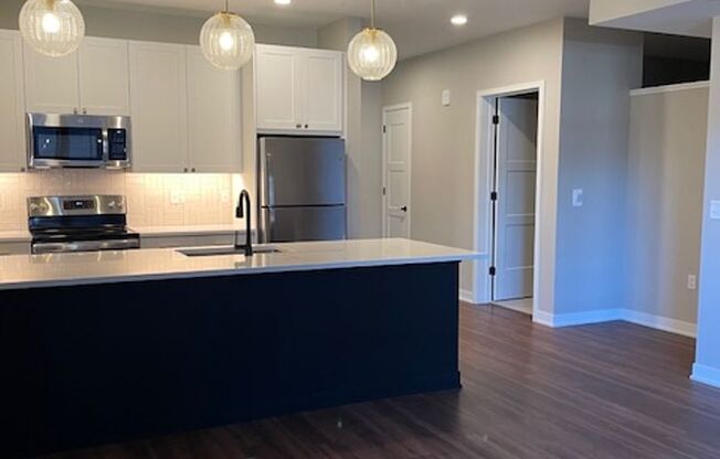 1 bed, 1 bath, 700 sqft, $1,925, Unit 520