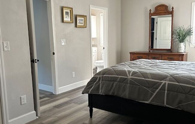 Adorable One bed/One bath furnished house!