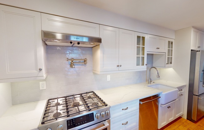 214 W 7 ST