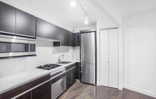 2 beds, 2 baths, 938 sqft, $6,375, Unit 2206