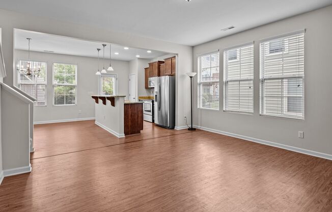 Fantastic 3 Bedroom End-unit Townhome with One-car Garage, Pet Friendly!